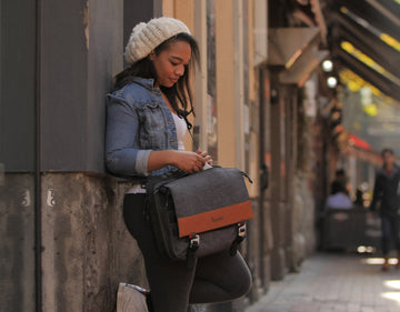 Girl using Etchr Art Satchel quick access pocket